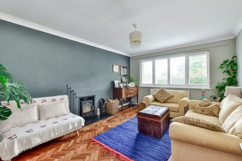 2 Archer Close, Kings Langley, WD4 9HF