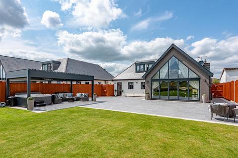 3 bedroom detached house for sale, The Stables, Mile Flat, Greensforge, Kingswinford