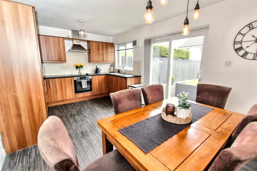 3- Kitchen.jpg