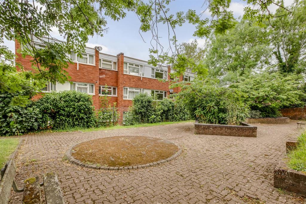 17 Hunters Hill, HP13 7 EW-12.jpg