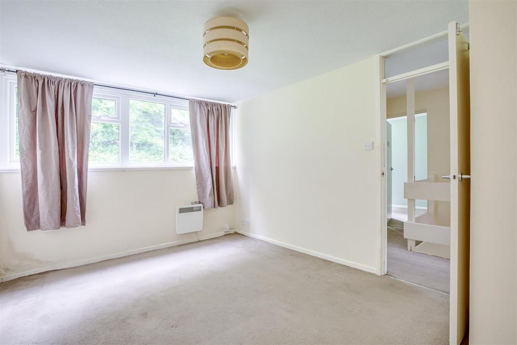 17 Hunters Hill, HP13 7 EW-3.jpg