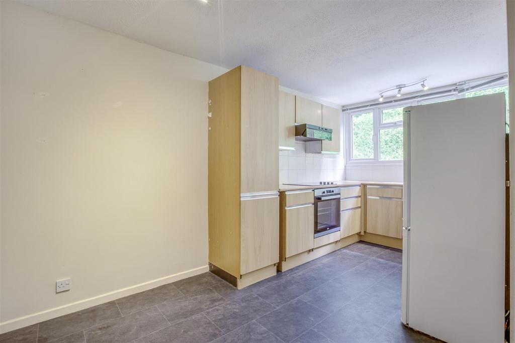 17 Hunters Hill, HP13 7 EW-6.jpg