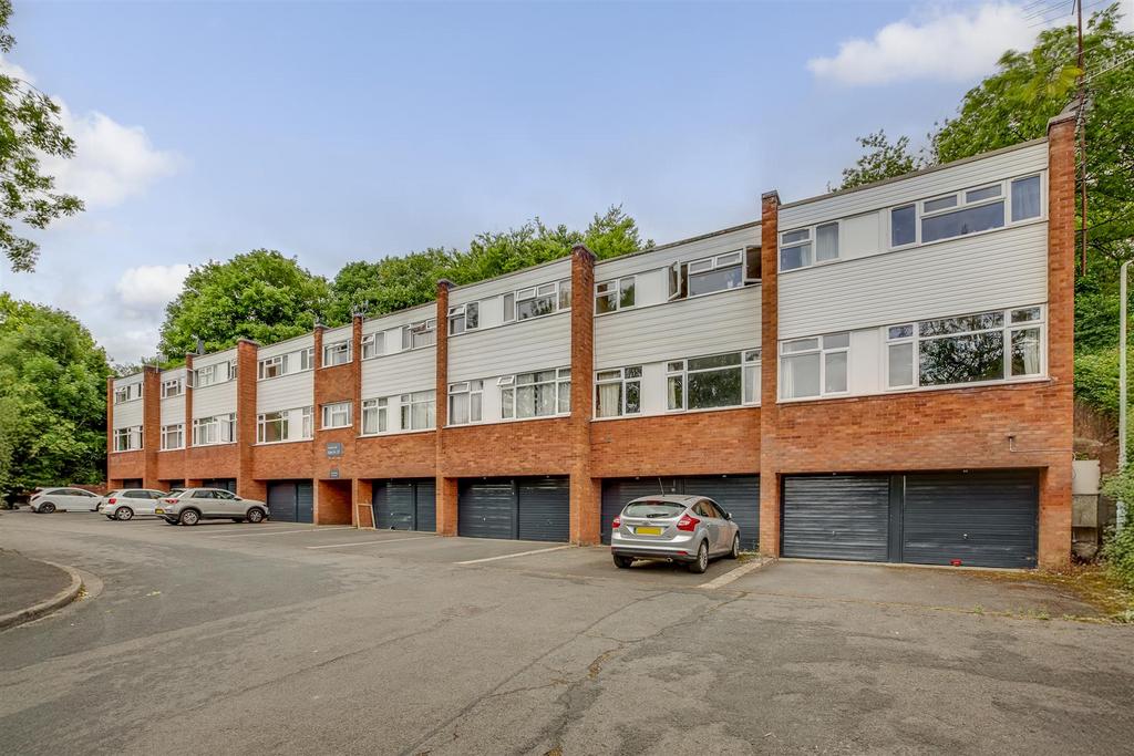 17 Hunters Hill, HP13 7 EW-11.jpg