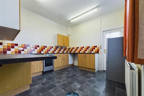 3 bedroom end of terrace house to rent, Latham Road, Coventry CV5
