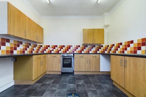 3 bedroom end of terrace house to rent, Latham Road, Coventry CV5