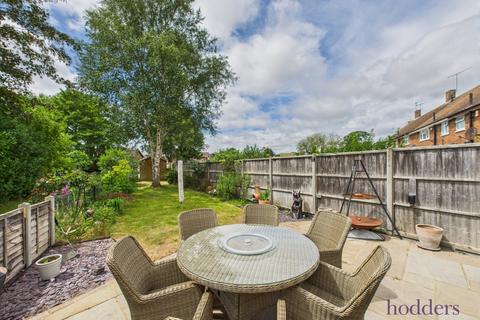 17 Cornwall Avenue, Byfleet, West Byfleet, KT14 7EX