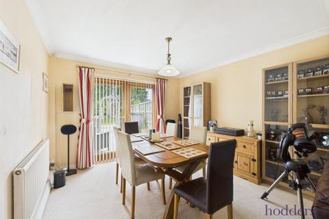 17 Cornwall Avenue, Byfleet, West Byfleet, KT14 7EX