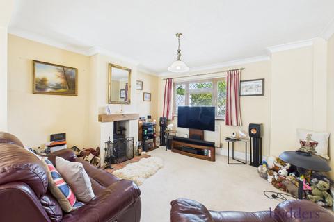 17 Cornwall Avenue, Byfleet, West Byfleet, KT14 7EX