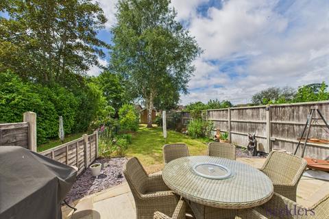17 Cornwall Avenue, Byfleet, West Byfleet, KT14 7EX