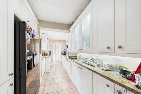 17 Cornwall Avenue, Byfleet, West Byfleet, KT14 7EX