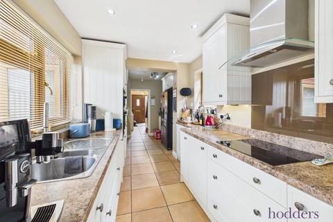17 Cornwall Avenue, Byfleet, West Byfleet, KT14 7EX