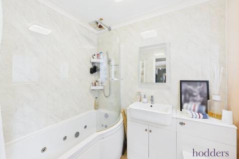 17 Cornwall Avenue, Byfleet, West Byfleet, KT14 7EX