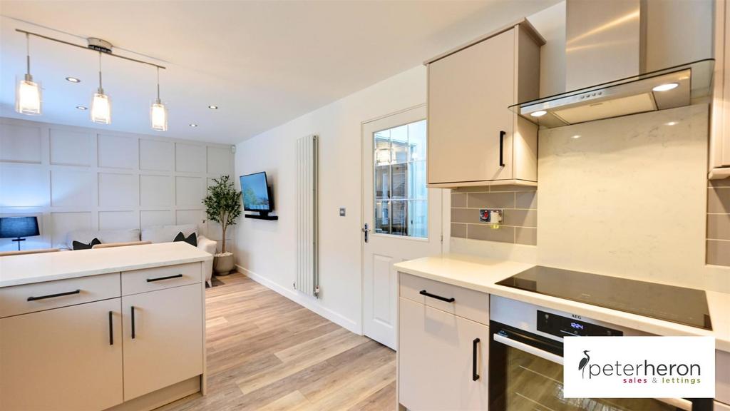 Breakfasting Kitchen & Family Area