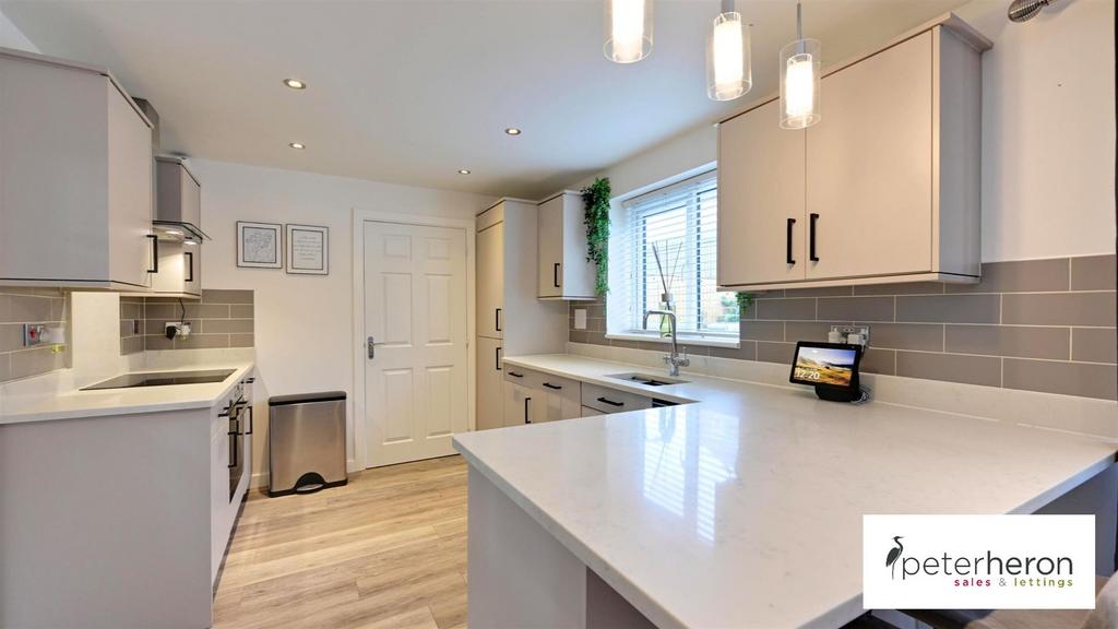 Breakfasting Kitchen & Family Area