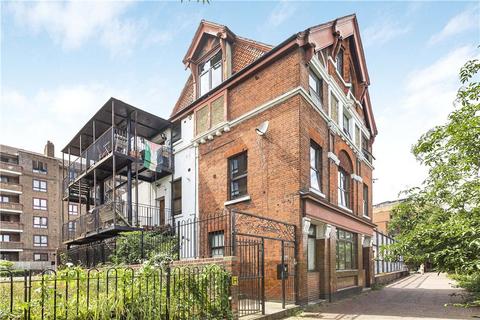 11c High Hill Ferry, London, E5 9HG