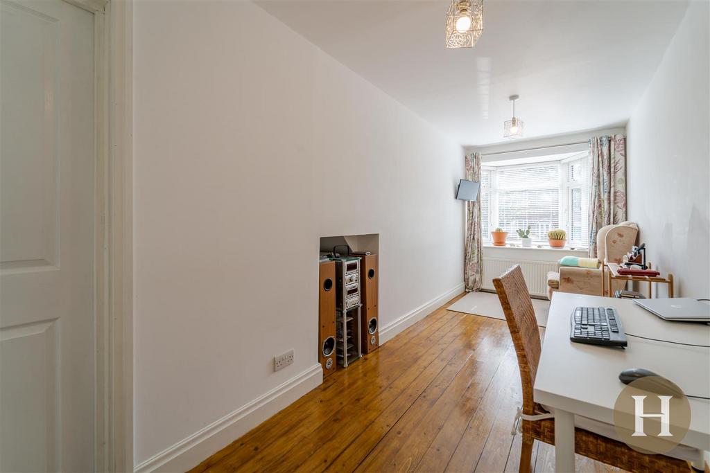 Hadleigh Estate Agents-33.jpg