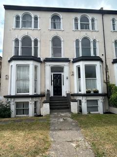 2 bedroom flat to rent, Overcliffe, Gravesend DA11