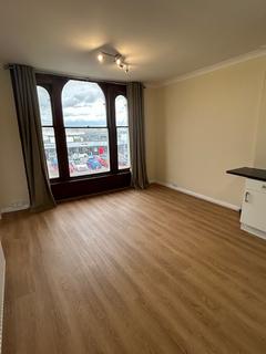 2 bedroom flat to rent, Overcliffe, Gravesend DA11