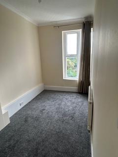 2 bedroom flat to rent, Overcliffe, Gravesend DA11