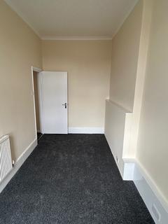 2 bedroom flat to rent, Overcliffe, Gravesend DA11