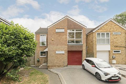 Fordbridge Road, Sunbury-On-Thames TW16