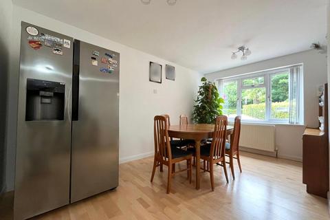 3 Bracken Hill, Chatham, ME5 9QQ