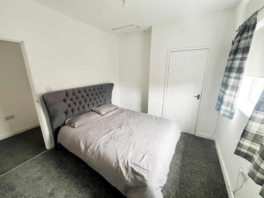 Bedroom 1.jpeg