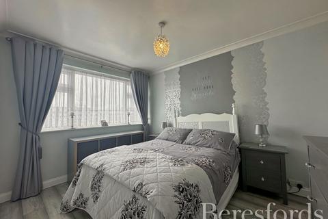39 Ongar Way, Rainham, RM13 7YJ