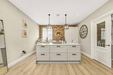 256 Wandsworth Bridge Road, London, SW6 2UD