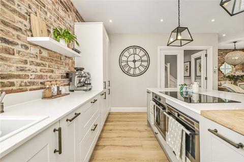256 Wandsworth Bridge Road, London, SW6 2UD