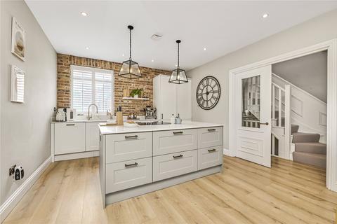 256 Wandsworth Bridge Road, London, SW6 2UD