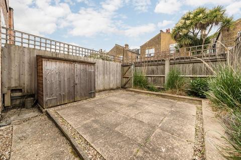 2 bedroom flat for sale, Clovelly Road, London W4