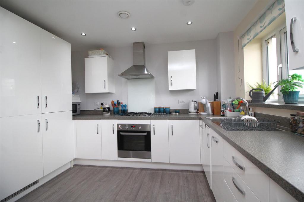 Kitchen 2 .JPG