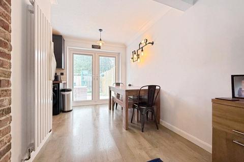 16 Axbridge, Bracknell, RG12 0XB