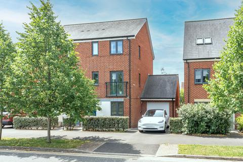4 bedroom semi-detached house for sale
