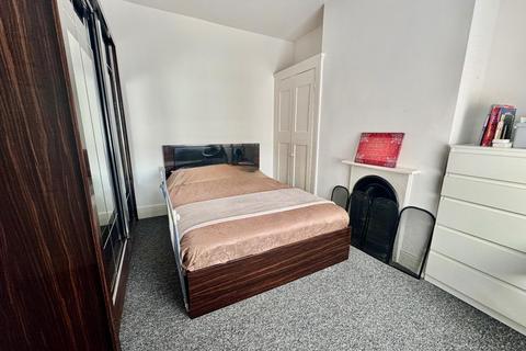 19 Beaconsfield Terrace, Northampton, NN1 3ES