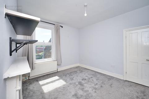 2 bedroom flat to rent, Grove Green Road, Leyton, Waltham Forest, London, E11