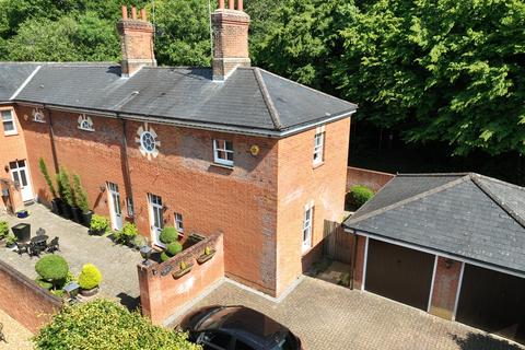 2 bedroom end of terrace house for sale, Sherrards Mansions, Welwyn Garden City, AL8