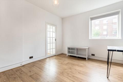 1 bedroom flat for sale, Walpole Gardens, London W4