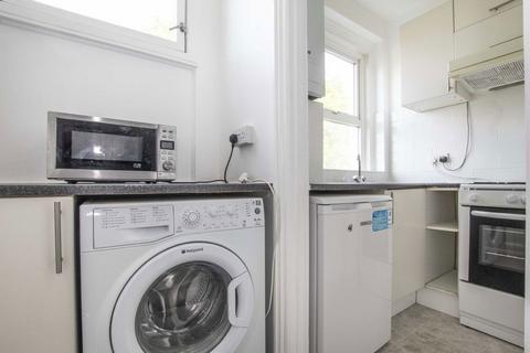 1 bedroom flat to rent, Chiswick Road, London W4