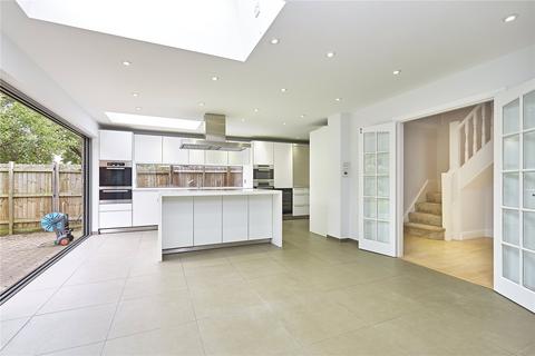 5 bedroom detached house to rent, The Fairway, New Malden