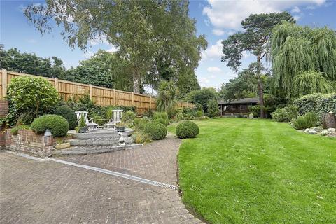 5 bedroom detached house to rent, The Fairway, New Malden