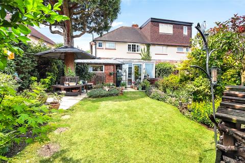 23 Manor Way, Bagshot, GU19 5JZ