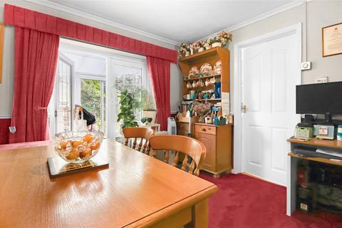23 Manor Way, Bagshot, GU19 5JZ