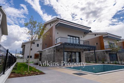 4 bedroom villa, Calis