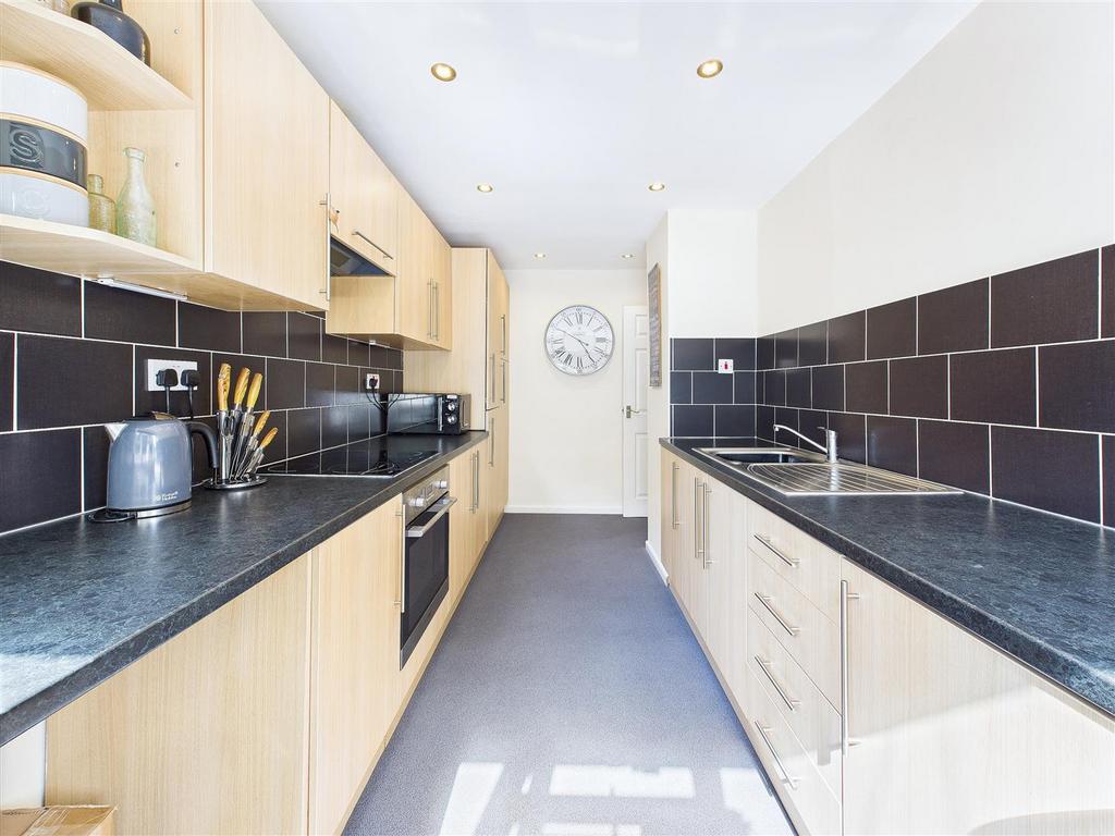 CAM04366 G0-PR0100-STILL008.jpg