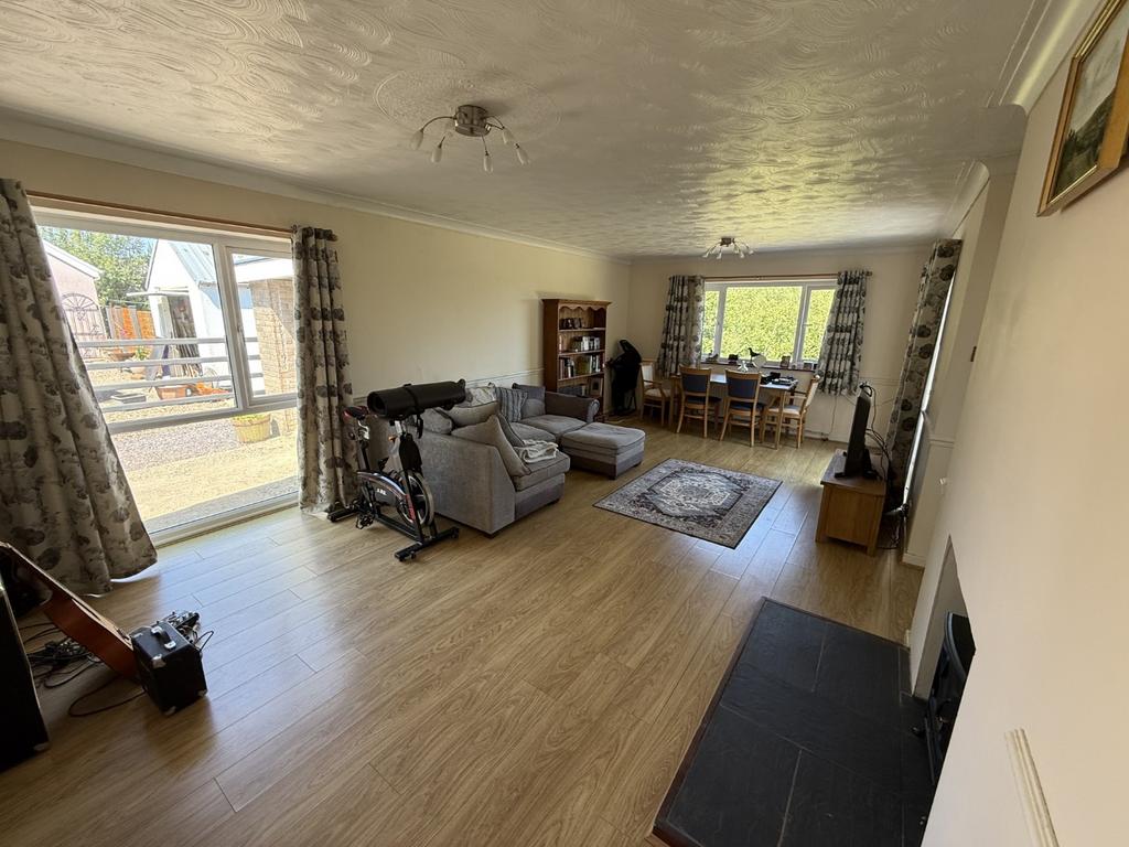 Lounge / Dining Room