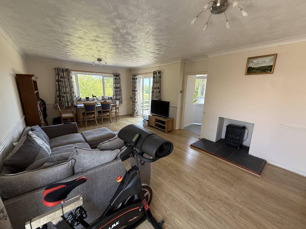 Lounge / Dining Room