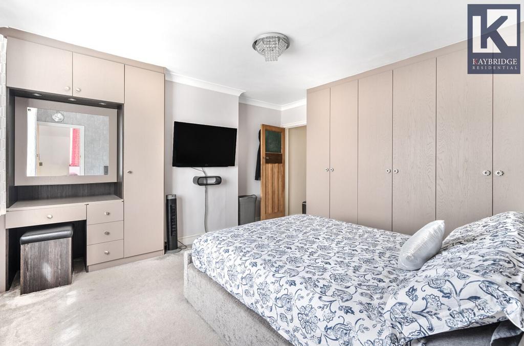 Seaforth Gardens, Epsom - KT19 0 LP