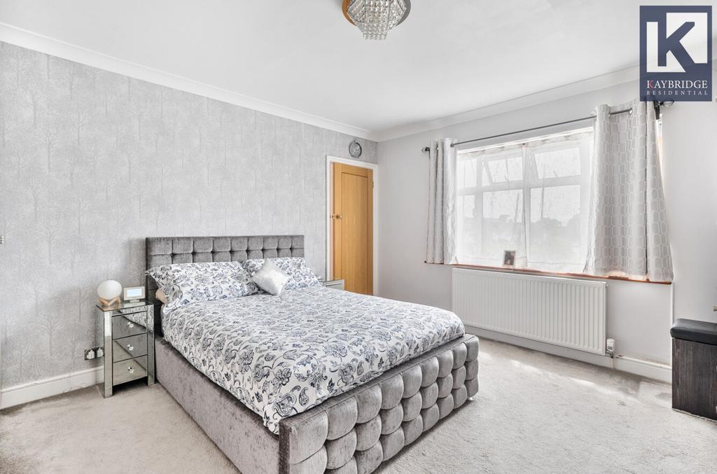 Seaforth Gardens, Epsom - KT19 0 LP